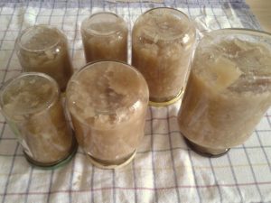 Für's Kartoffelpuffer Rezept Gläser umkippen